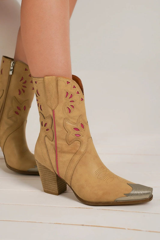 Beast Fashion Floral Embroidery Boots