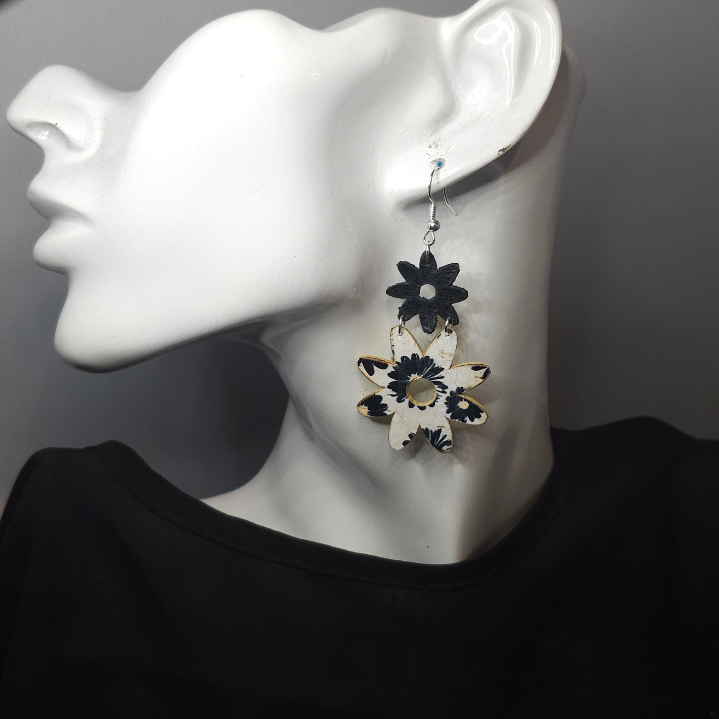 Cape Daisies Cork/Leather Earrings