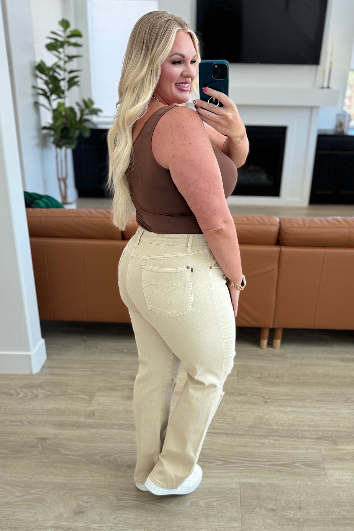 Selena High Rise Judy Blue Distressed 90's Straight Jeans in Bone