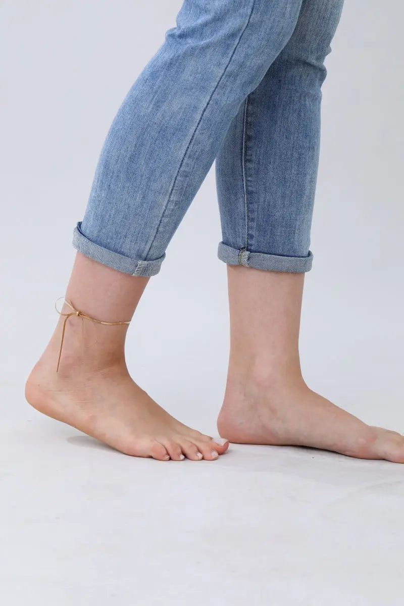 Delicate Gold Bow Anklet – Playful Elegance for Every Step✨