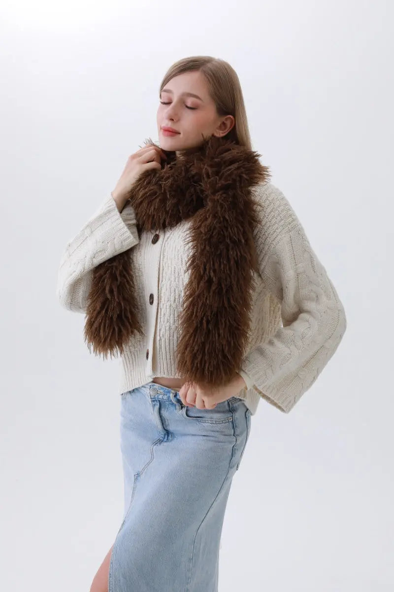 Luxe Feather-Trim Scarf – Plush Winter Elegance ❄️