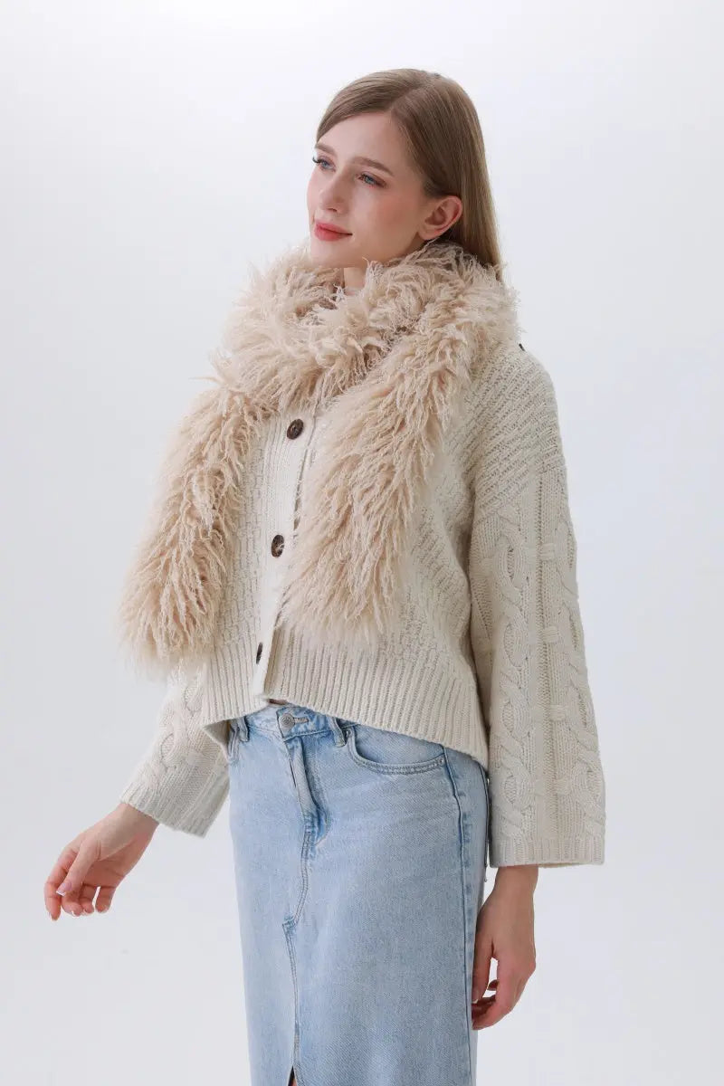 Luxe Feather-Trim Scarf – Plush Winter Elegance ❄️
