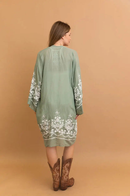 Stylish Blossom Breeze Kimono – Feminine and Trendy