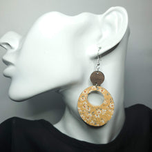 Load image into Gallery viewer, Peach and White Wildflower Cork/Leather Earrings
